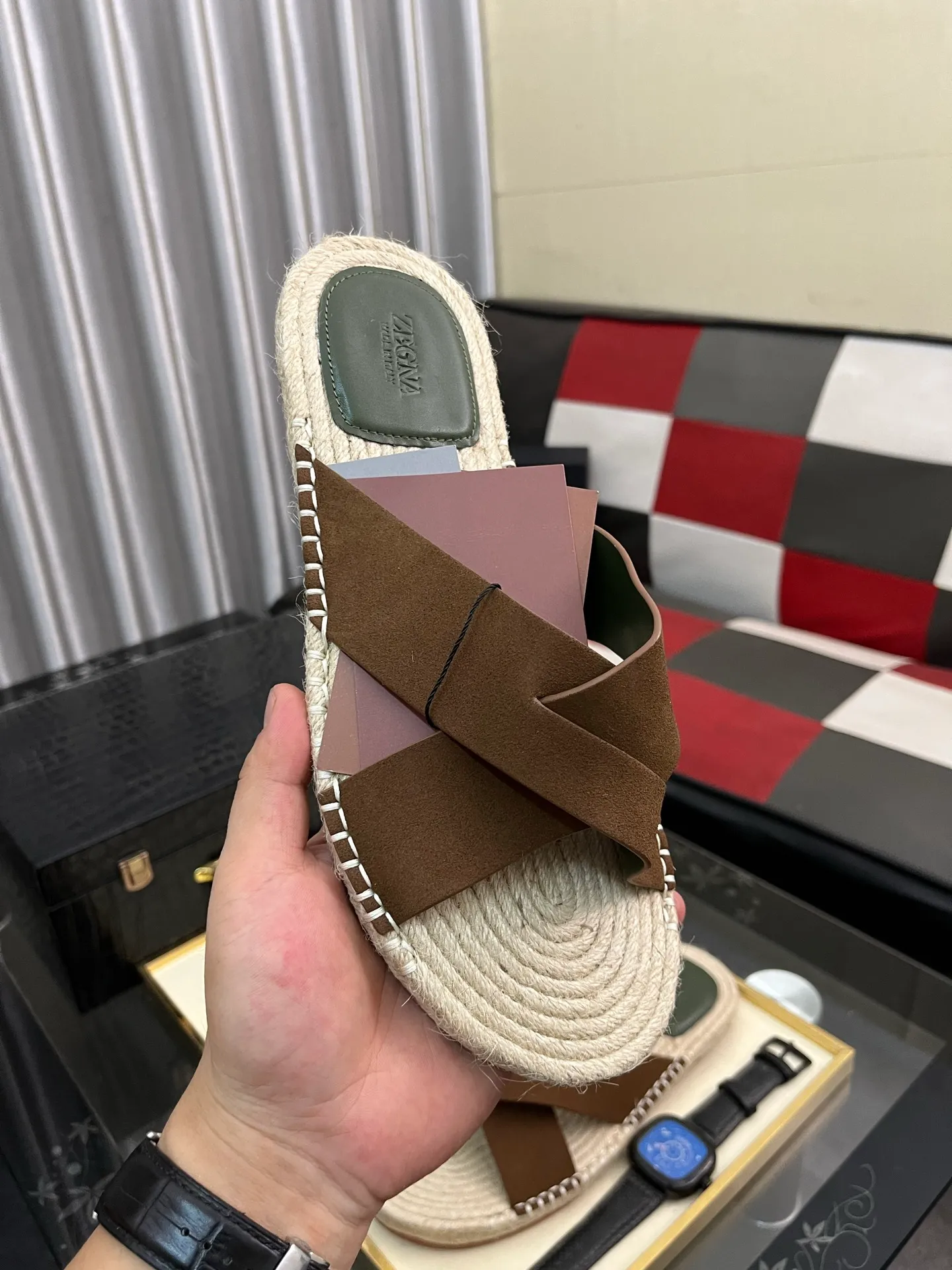 Men's shoes 💰320⌚️⌚️《HERMES》Hermès 💁♂️Men's casual slippers, compare the quality at the counter🧚🏿♂️ The upper layer has a stone pattern with clear texture, showing high-end, high-end, comfortable to wear and versatile. Purely hand-pulled, raw rubber breathable outsole, breathable and comfortable lambskin lining, 100% comfortable density, original rubber outsole wear-resistant code number 38-44. Can be customized 45-46-47